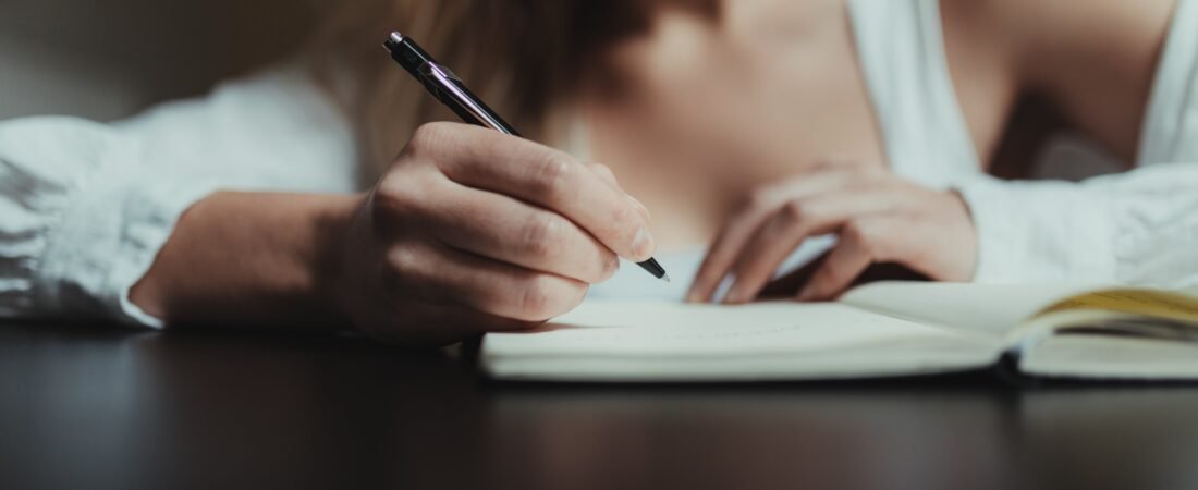What a Health Coach Really Does (And How It Can Help You Thrive !)