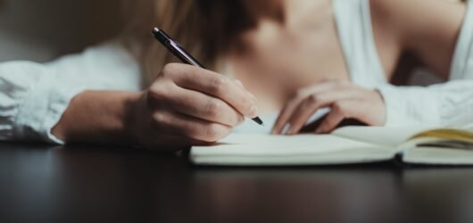 What a Health Coach Really Does (And How It Can Help You Thrive !)